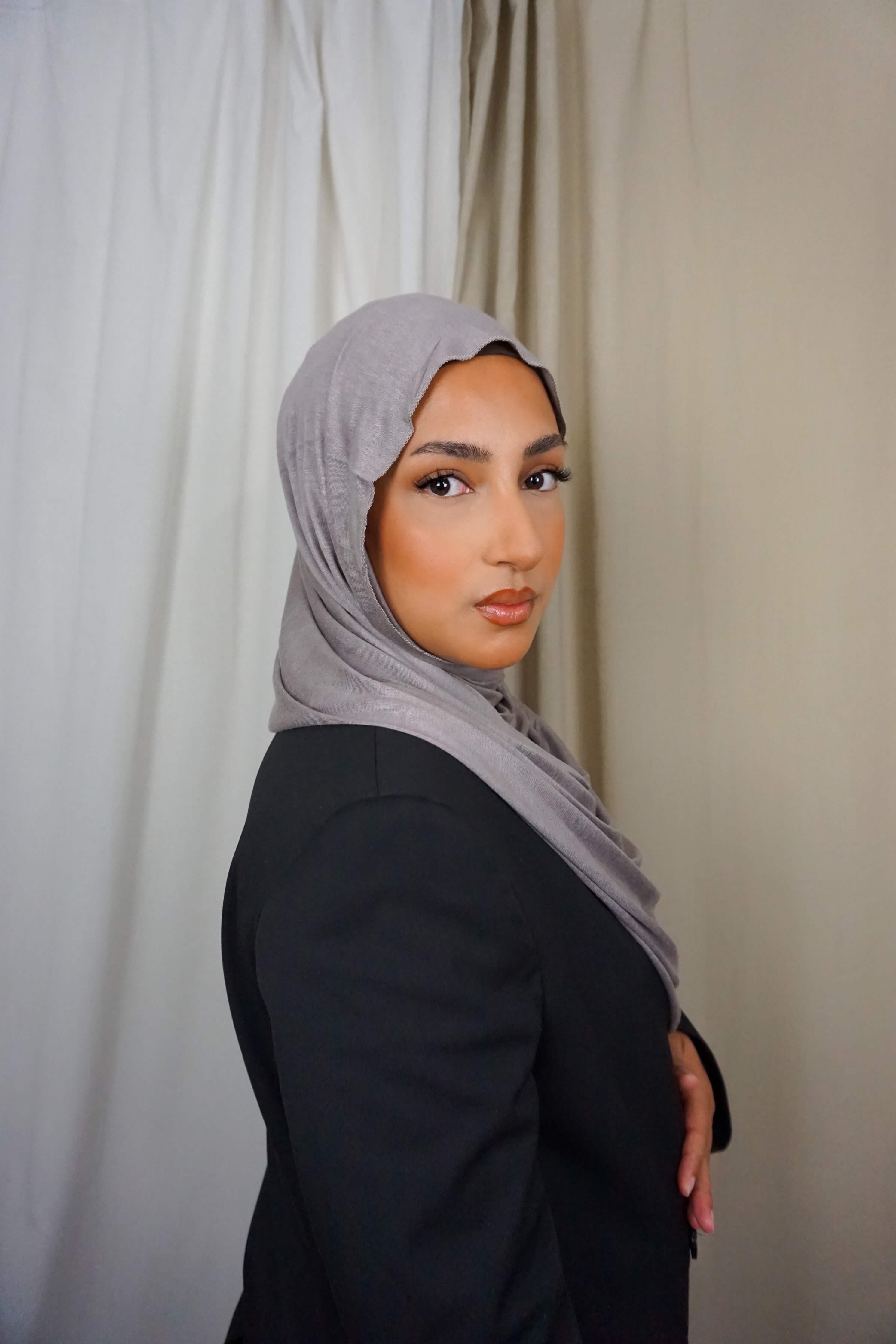 Soft jersey hijab in natural grey