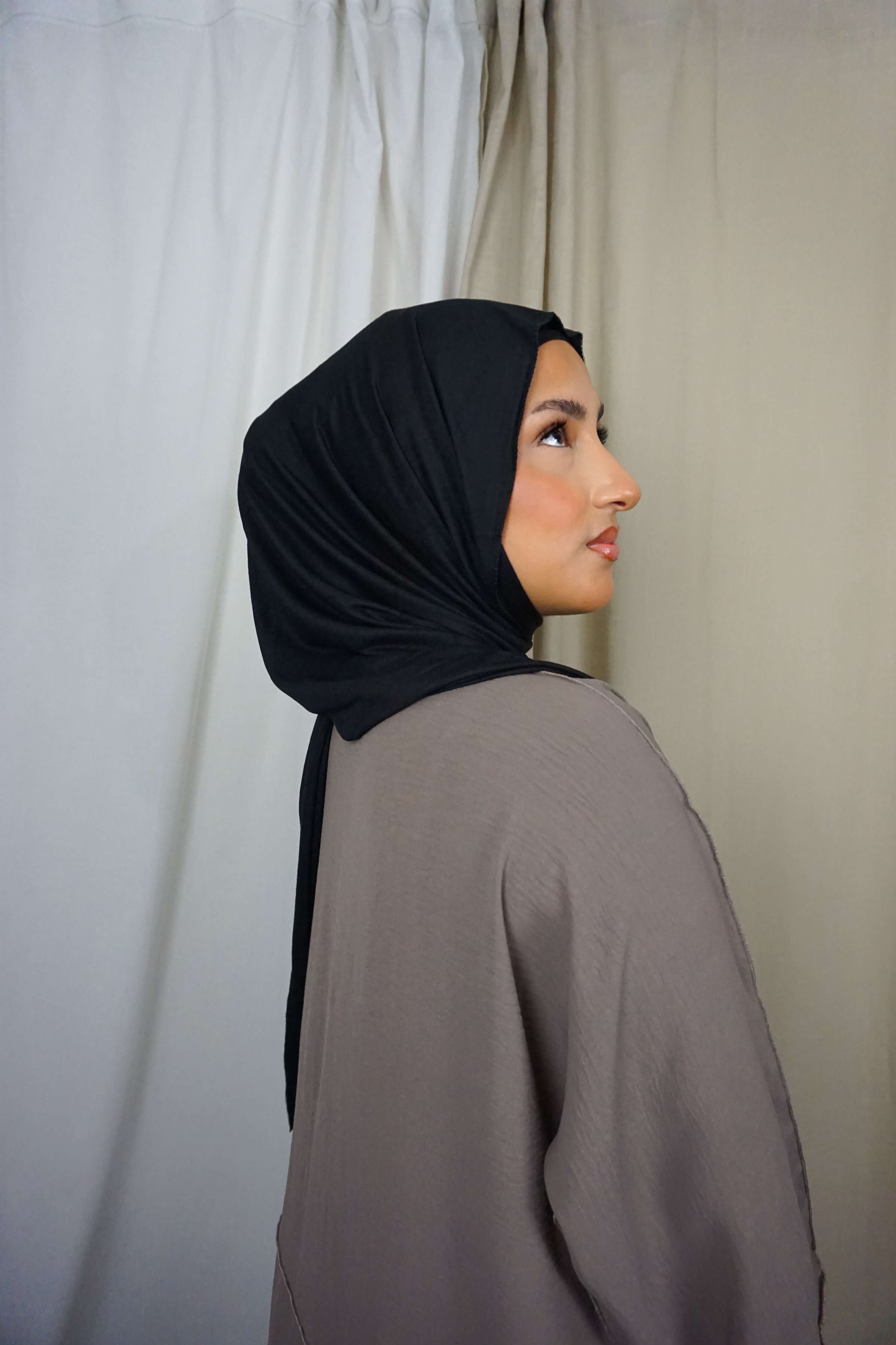 Soft jersey hijab in black