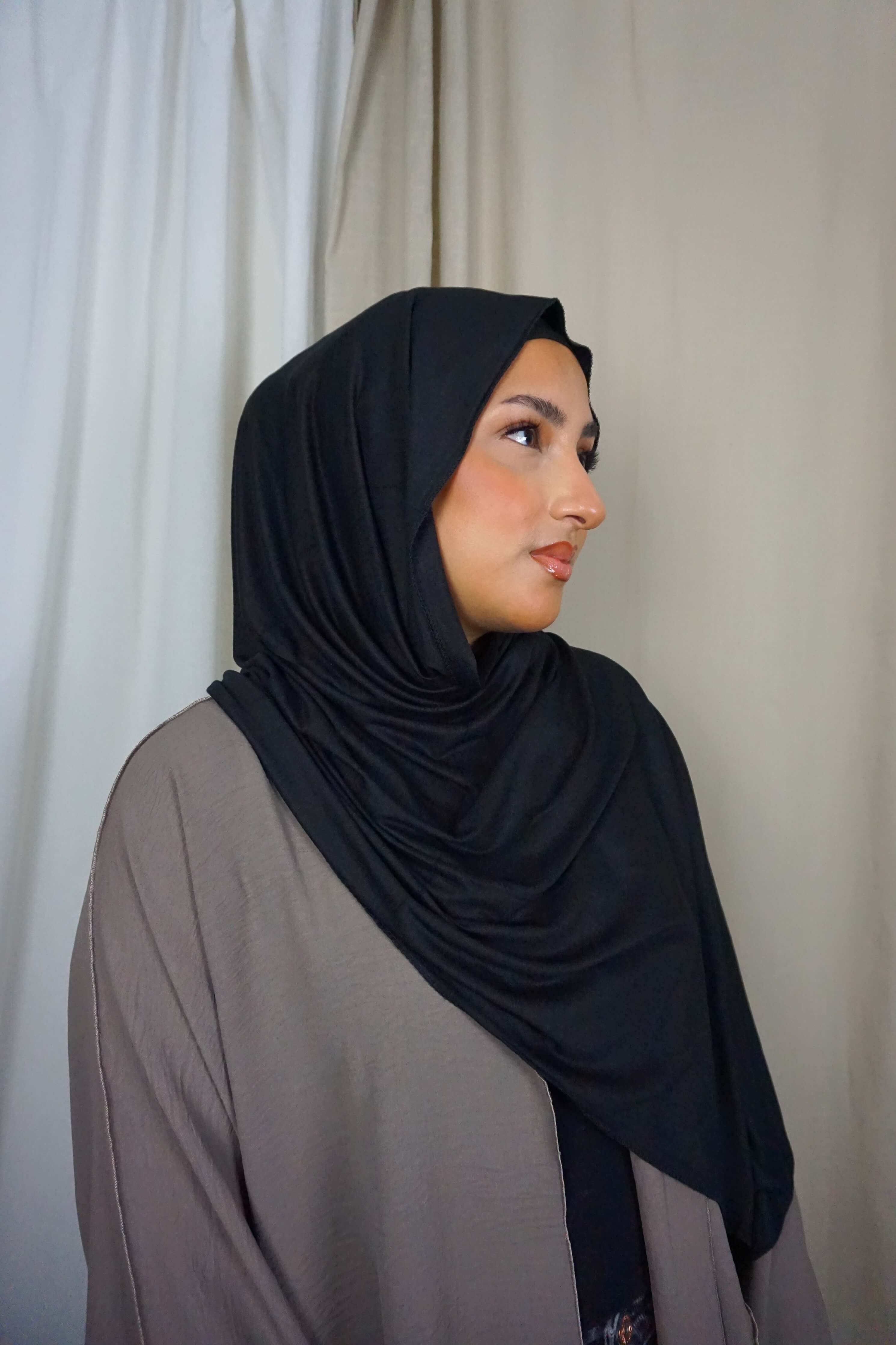 Soft jersey hijab in black