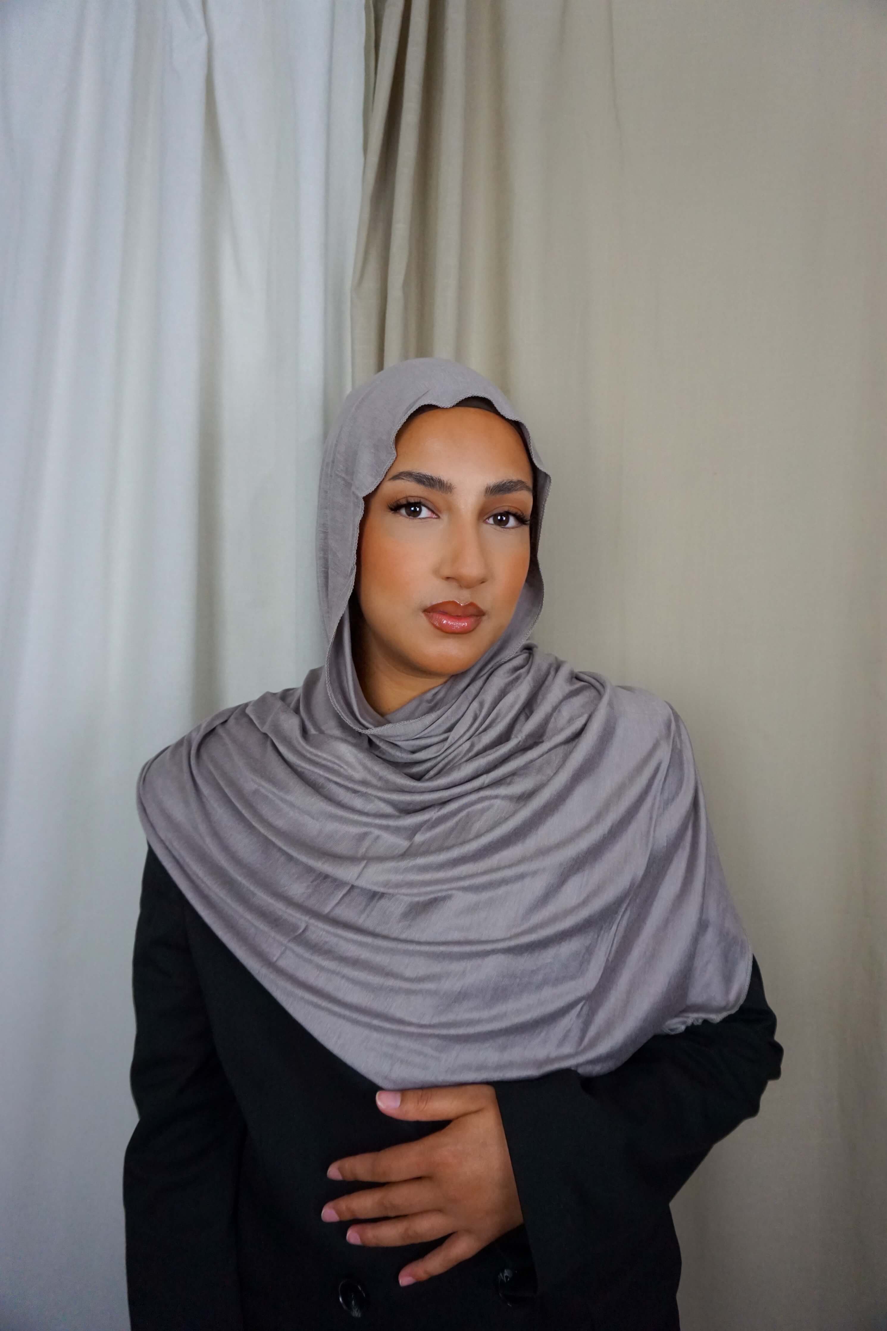 Soft jersey hijab in natural grey